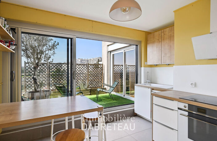 T3 MEUBLE - 107 M2 - CALUIRE-ET-CUIRE — photo 4