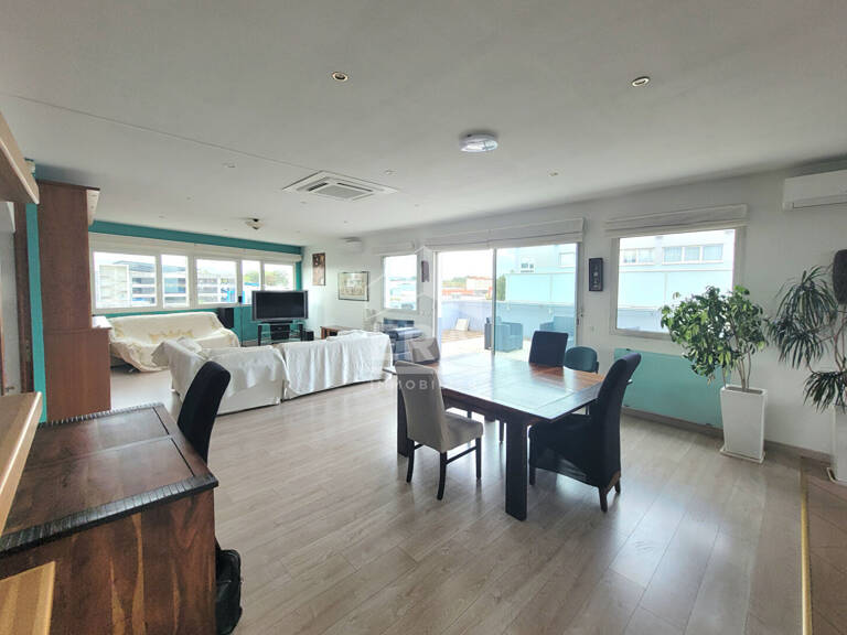 LOCATION PAU - UNIVERSITE: Appartement T5 de 166 m² avec terrasse, garage et 3 places de parking — photo 1