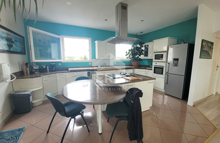 LOCATION PAU - UNIVERSITE: Appartement T5 de 166 m² avec terrasse, garage et 3 places de parking — photo 3