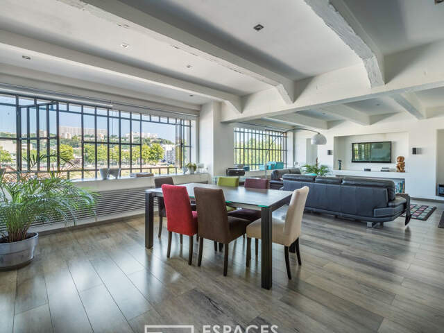 Loft avec vue sur la Saône dans une ancienne biscuiterie — photo du bien