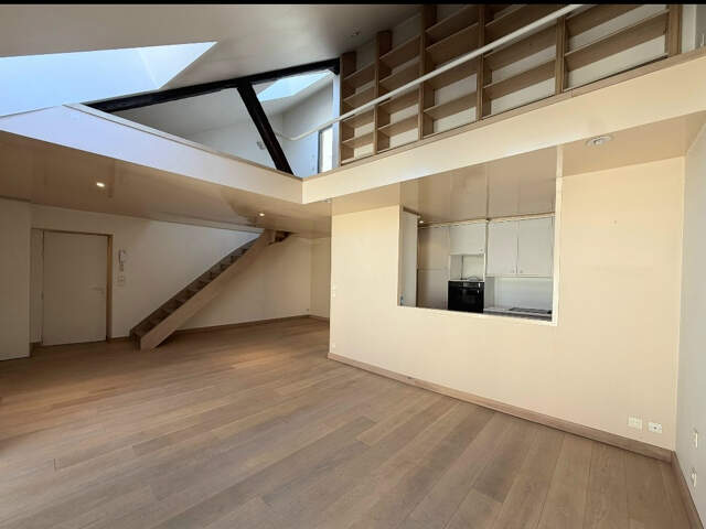 CHAMBÉRY CENTRE HISTORIQUE - AVEC ASCENSEUR - 75m² Carrez / 90m² au sol - — photo du bien