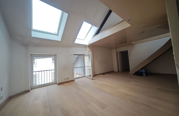 CHAMBÉRY CENTRE HISTORIQUE - AVEC ASCENSEUR - 75m² Carrez / 90m² au sol - — photo 2