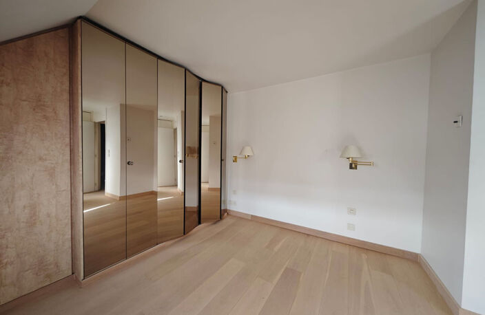 CHAMBÉRY CENTRE HISTORIQUE - AVEC ASCENSEUR - 75m² Carrez / 90m² au sol - — photo 4