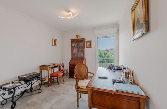 SAINT RAPHAEL APPARTEMENT DERNIERE ETAGE CENTRE VILLE TERRASSE ET GARAGE AU CALME — photo 4