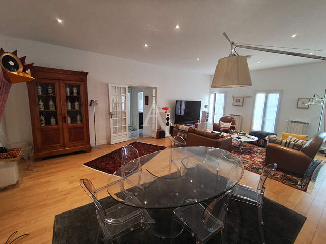 RARE - Hyper centre - Rochefort - Appartement avec ascenseur. — photo du bien