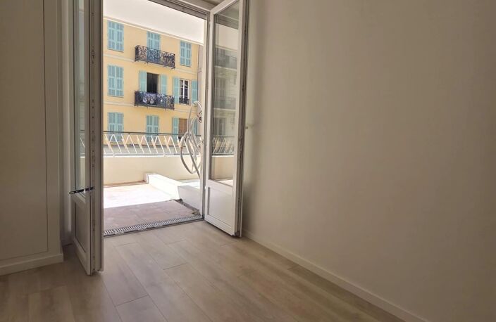 Carre d´Orzone piétonne 2 pièces rénové, 12,5m2 terrasse sud, zo — photo 5
