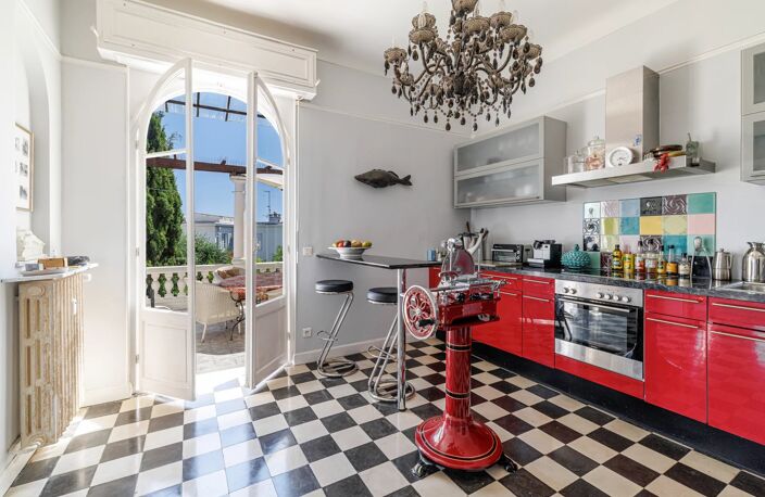 Baumettes 8 min á pied au plage Art Deco Villa T7 235 m², vue me — photo 3