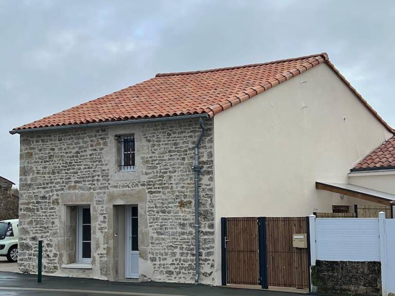 Maison en centre ville - 2 chambres - SAINT JEAN D\'HERMINE - 85210 — photo 1