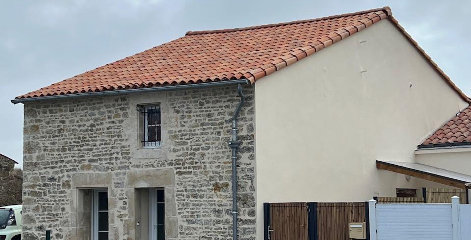Maison en centre ville - 2 chambres - SAINT JEAN D\'HERMINE - 85210 — photo 1