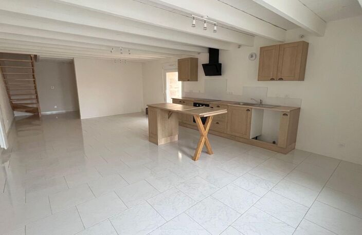 Maison en centre ville - 2 chambres - SAINT JEAN D\'HERMINE - 85210 — photo 2