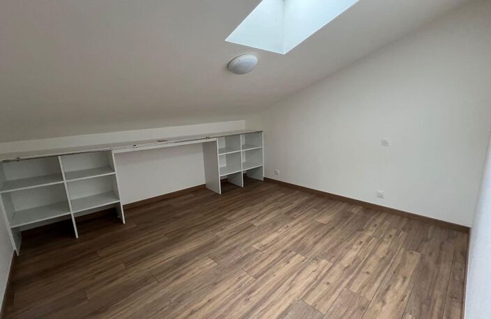 Maison en centre ville - 2 chambres - SAINT JEAN D\'HERMINE - 85210 — photo 3