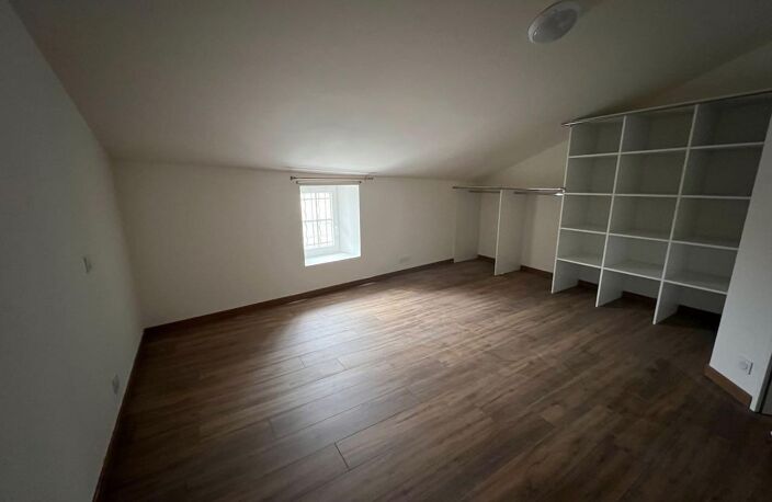 Maison en centre ville - 2 chambres - SAINT JEAN D\'HERMINE - 85210 — photo 4