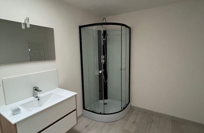 Maison en centre ville - 2 chambres - SAINT JEAN D\'HERMINE - 85210 — photo 5
