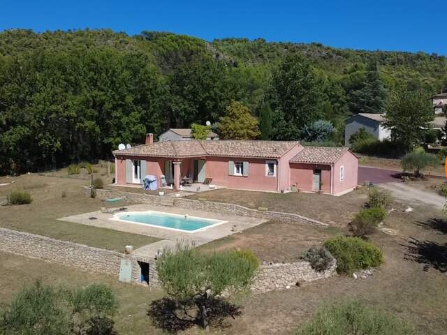 VILLECROZE, villa avec piscine, vue campagne sur terrain 7715m² — photo du bien
