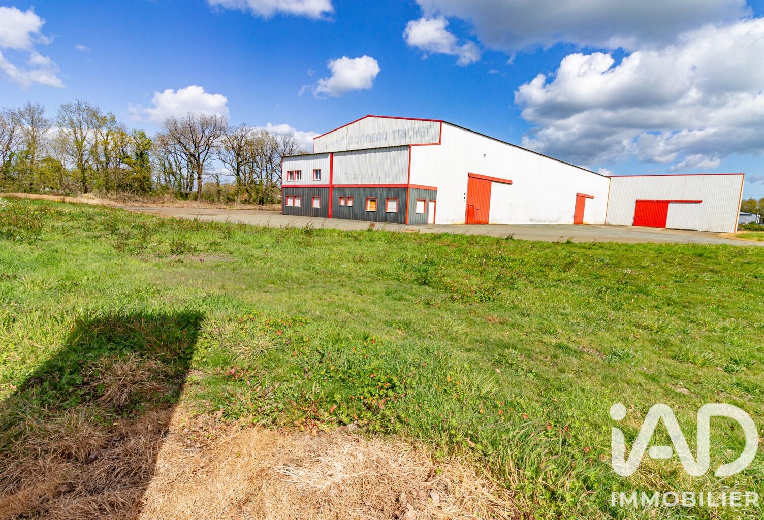 Vente Boutique/Local commercial 2 150 m&sup2; — photo 1