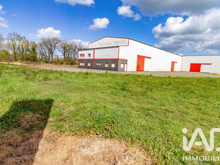 Vente Boutique/Local commercial 2 150 m&sup2; — photo 1