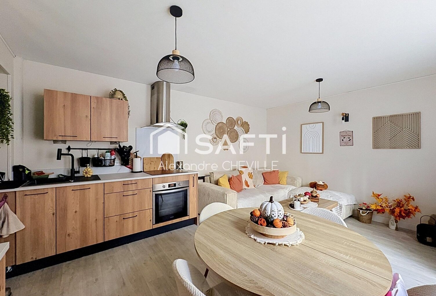 Vichy centre : T3 65m² rénové avec cour privative — photo 1