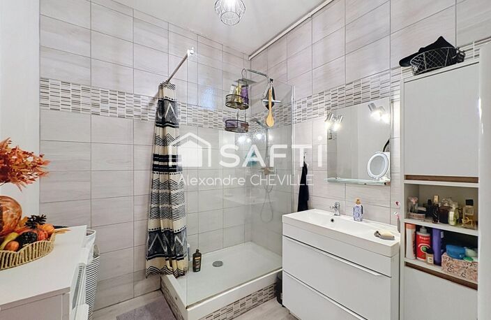 Vichy centre : T3 65m² rénové avec cour privative — photo 3