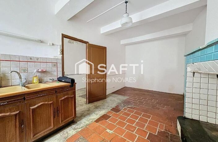 A rénover !! Maison de village de 180 m², avec terrasse et immense garage de 100 m² - fort potentiel ! — photo 3