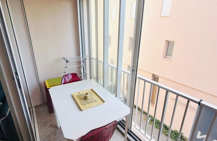 STUDIO DE 21 M2 AVEC VUE PORT — photo 3