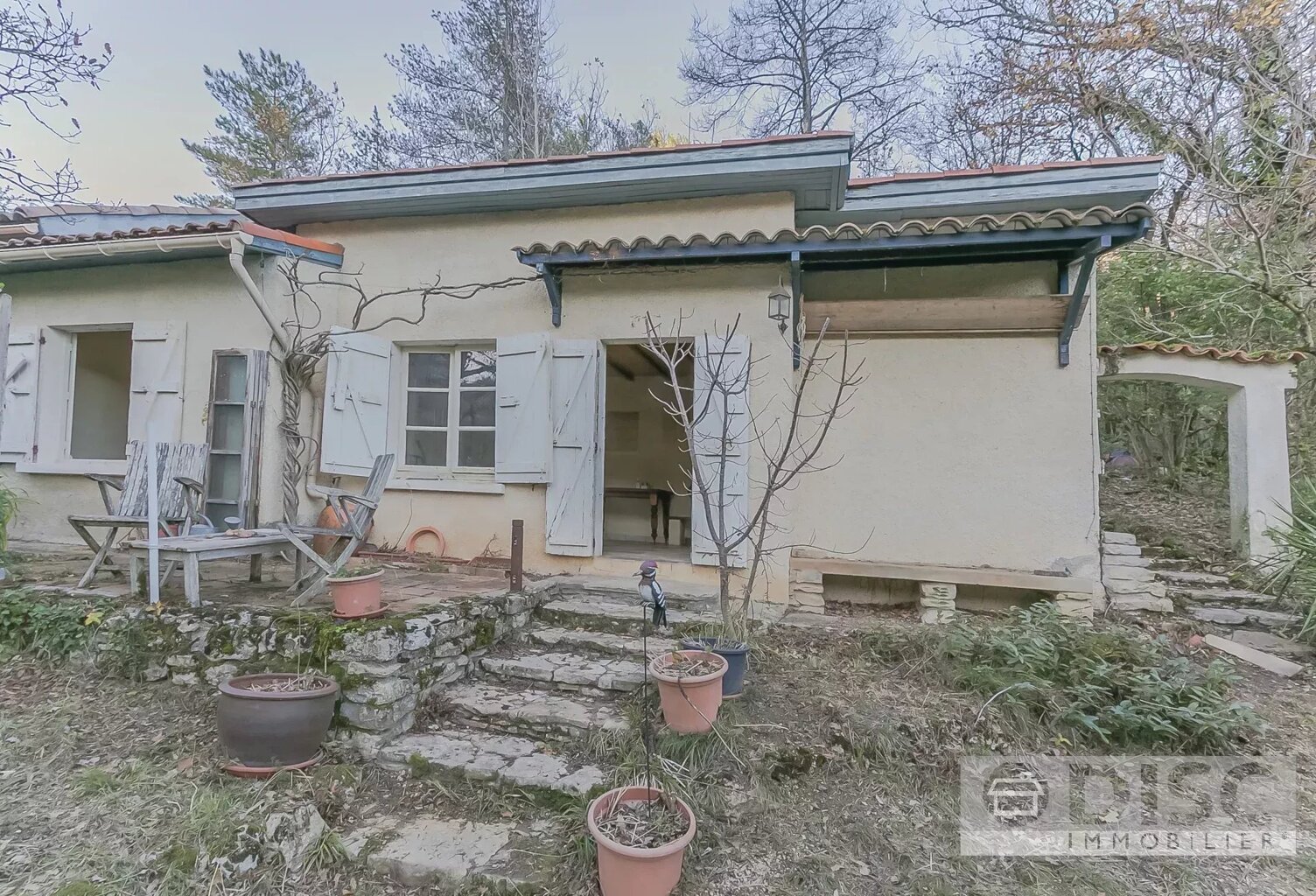 Maisonnette à rénover avec belles vues sur la vallée — photo 1