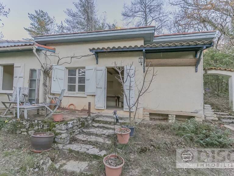 Maisonnette à rénover avec belles vues sur la vallée — photo 1