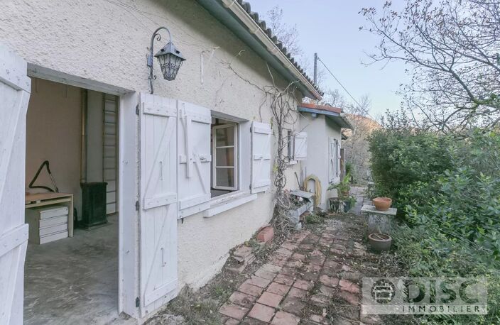 Maisonnette à rénover avec belles vues sur la vallée — photo 3