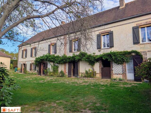 Maison de caractère sur 2175 m² de terrain clos et arboré — photo du bien