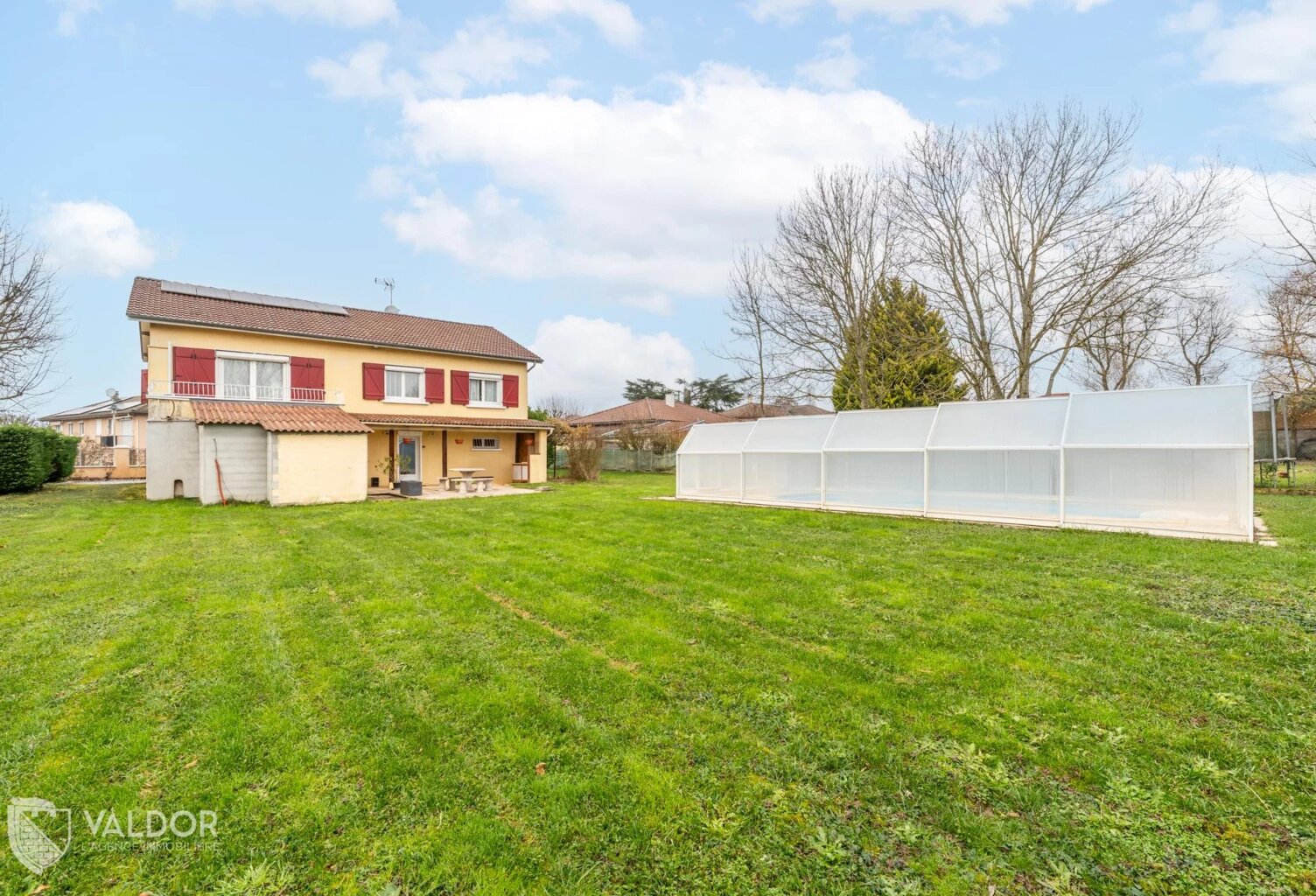 Maison sur sous-sol de 153 m² habitables – Proximité gare SNCF - 1 334 m² de terrain — photo 1