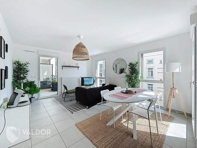 Appartement T4 avec terrasse, box et garage – Hyper centre Villefranche-sur-Saône — photo du bien