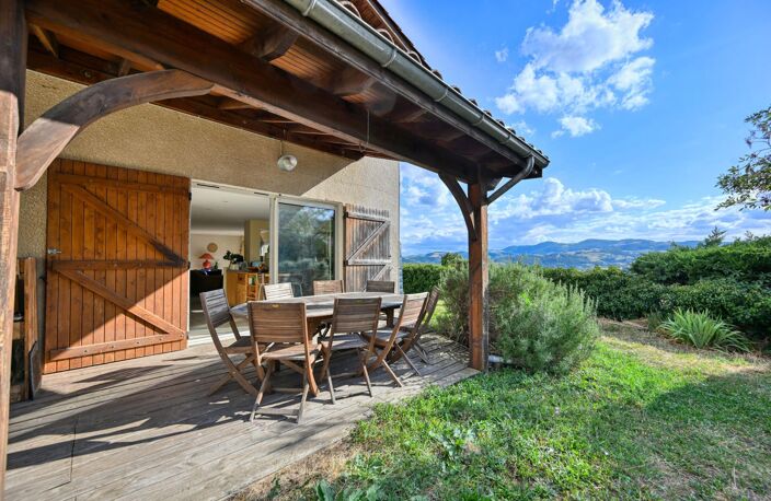 THURINS - Maison familiale individuelle de 196 m² habitables avec 6 chambres  Terrain de 550 m² — photo 2