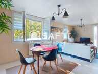 Maison chaleureuse, cadre verdoyant, vie de famille paisible — photo 3