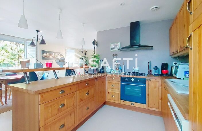 Maison chaleureuse, cadre verdoyant, vie de famille paisible — photo 5