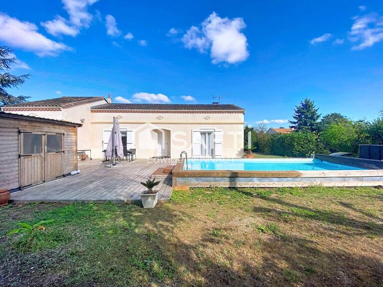Maison plain pied 3 chambres, grand jardin et piscine. — photo 1