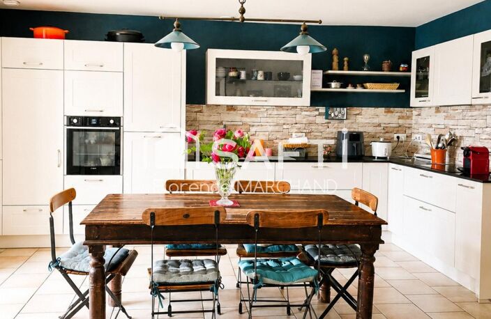MAISON EN PIERRE PLEINE DE CHARME - 2 CH RDC - 2 CH ETAGE - JARDIN- 2 GARAGES — photo 4