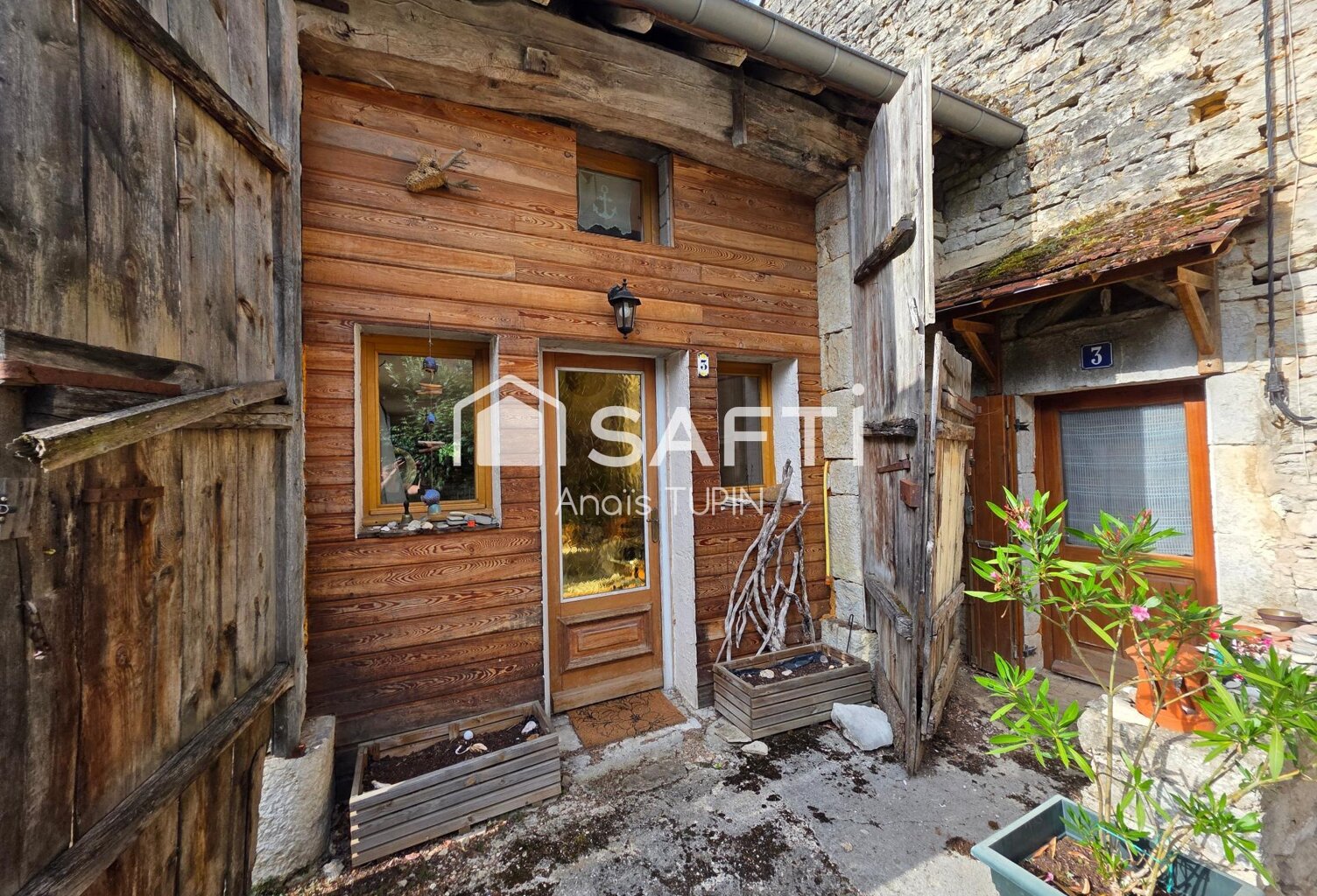 Maison en pierre dans rue calme avec dependance amenageable — photo 1
