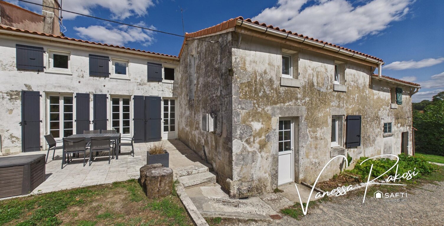 Maison Charentaise de 150 m² Dépendances et 2000m² de jardin — photo 1