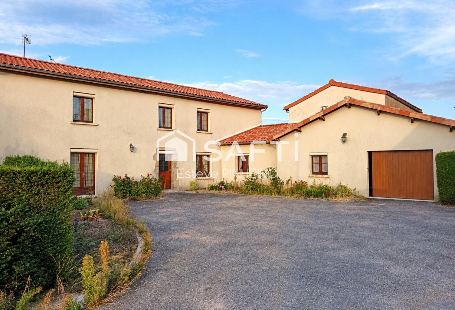 MAISON A VENDRE A CLESSÉ DE 137M² AVEC 582M² — photo 1
