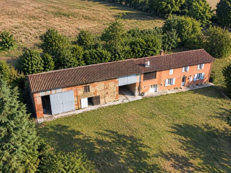 Corps de ferme à rafraichir, avec deux hangars — photo 1