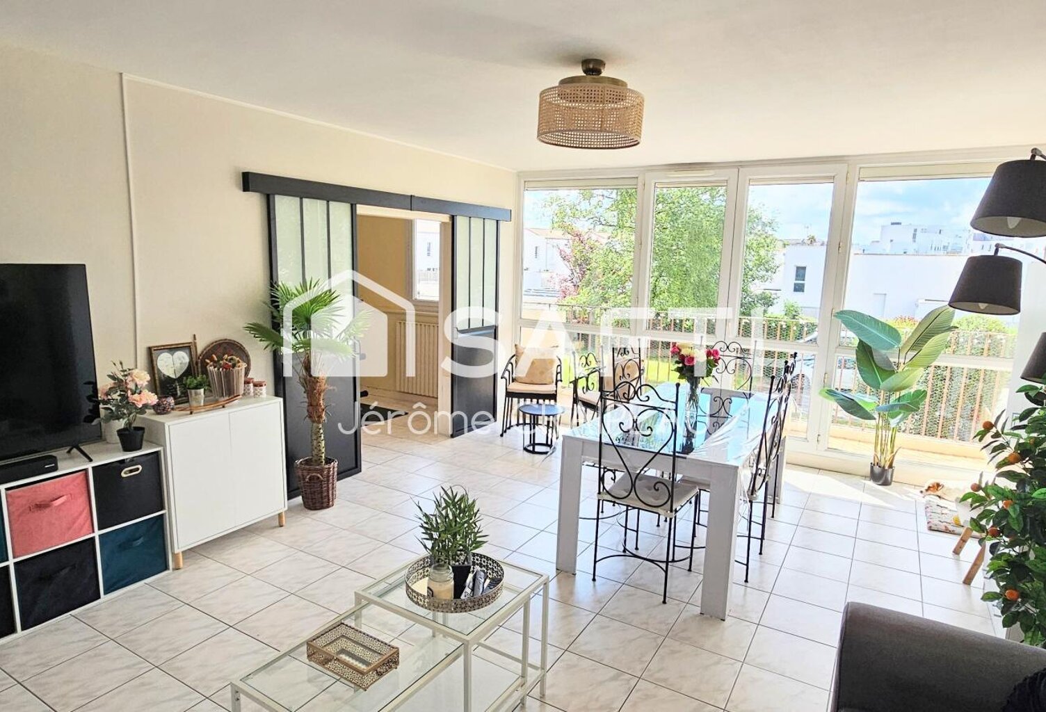Secteur Gare : Appartement de 98m² avec 3 chambres, balcon, cave et garage. — photo 1
