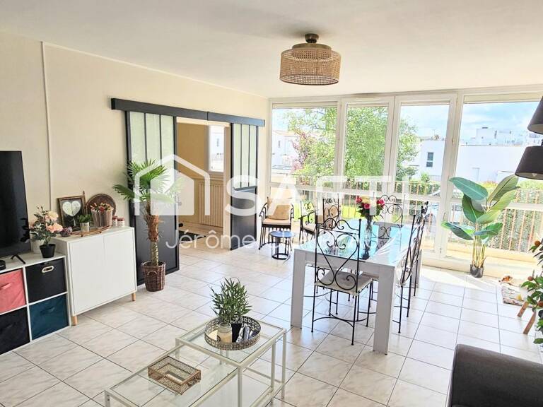 Secteur Gare : Appartement de 98m² avec 3 chambres, balcon, cave et garage. — photo 1
