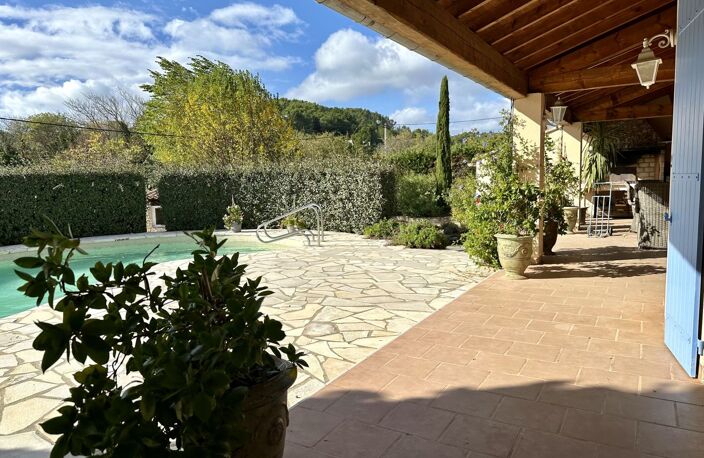 Villa — photo 2