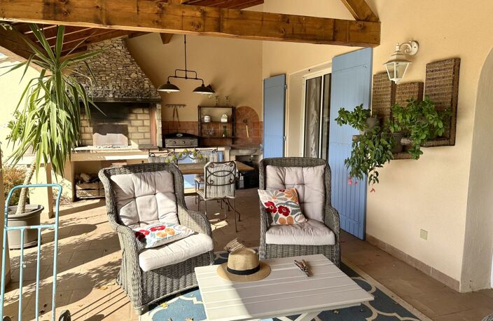 Villa — photo 3