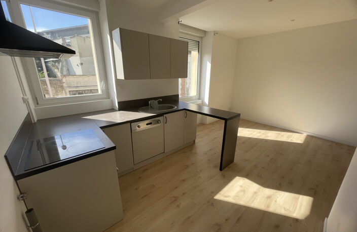 REIMS, secteur Courlancy, type 2 refait à neuf — photo 2