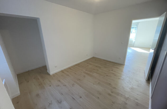 REIMS, secteur Courlancy, type 2 refait à neuf — photo 4
