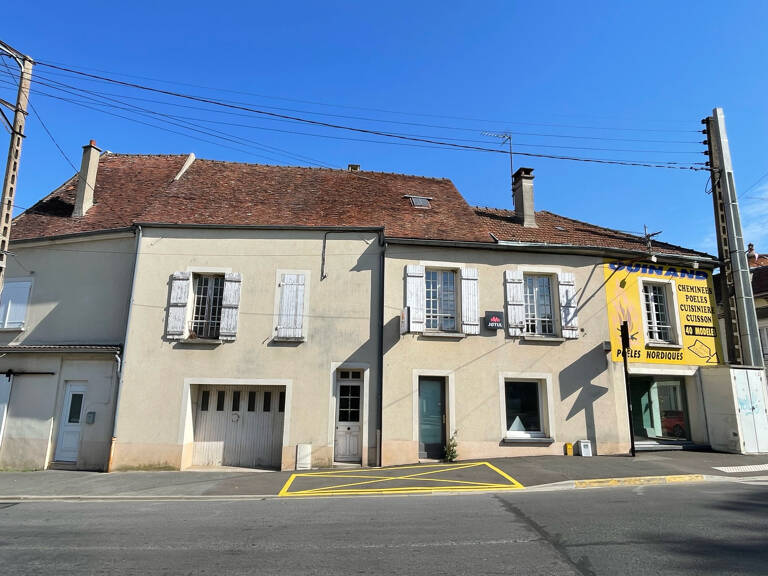 Ensemble immobilier de 2 locaux commerciaux et 2 appartement — photo 1
