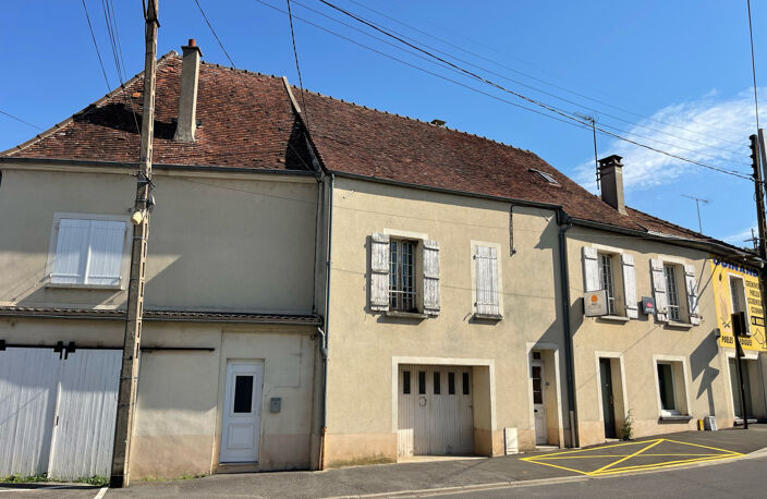 Ensemble immobilier de 2 locaux commerciaux et 2 appartement — photo 2