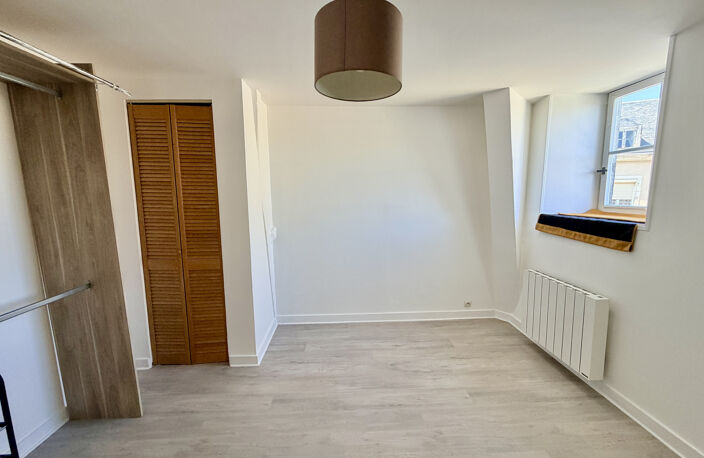 POITIERS centre-ville - Quartier St Pierre le Puellier — photo 4