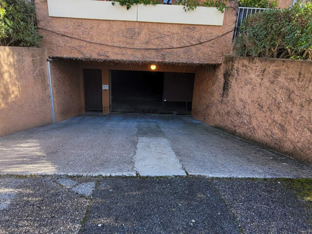 Garage fermé 18 m2 la Valette du Var — photo du bien