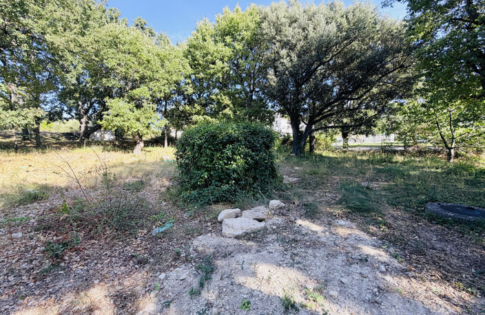 ÉGUILLES   TERRAIN À BÂTIR DE 1 089 M2   ENVIRONNEMENT RÉSID — photo 3